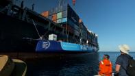 El Vestas Wind ha sido recuperado del arrecife y viaja en barco a Malasia